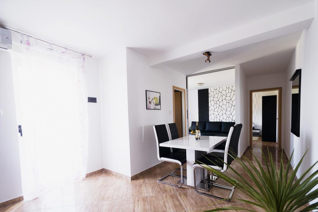 Apartments Toka 돈제페트레케인 객실 사진