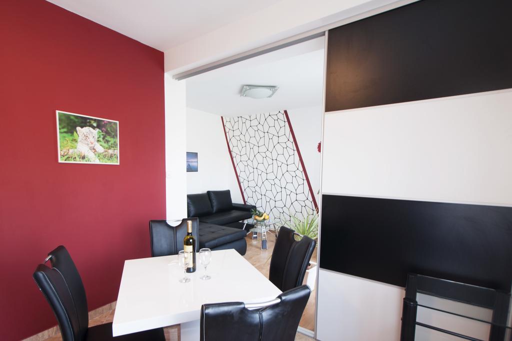 Apartments Toka 돈제페트레케인 객실 사진